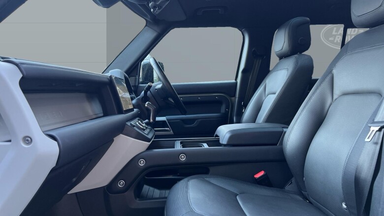 Land Rover Defender 3.0 D250 X-Dynamic HSE 110 5dr Auto Diesel Estate